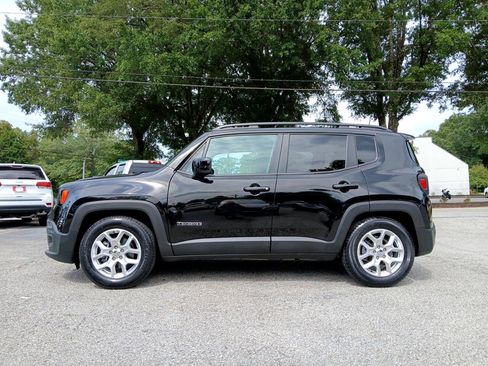 Used 2018 Jeep Renegade Latitude w/ UConnect 8.4 Nav Group image 1
