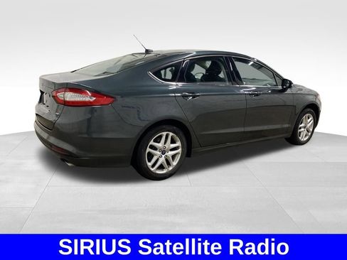Used 2015 Ford Fusion SE image 4