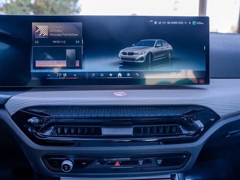 Used 2026 BMW 330i Sedan image 10