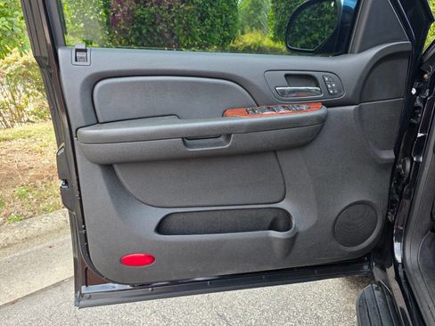 Used 2009 Chevrolet Avalanche LTZ image 10