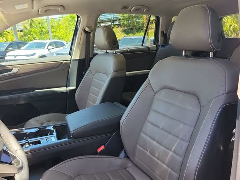 Used 2025 Volkswagen Atlas SEL AWD/4WD image 22
