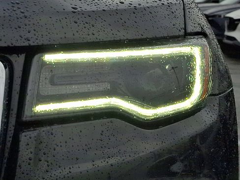 Used 2019 Jeep Grand Cherokee Limited w/ Luxury Group II image 11