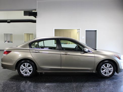 Used 2009 Honda Accord LX-P image 2