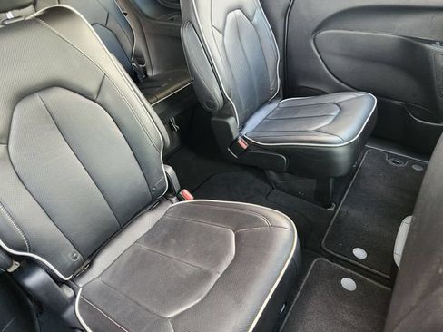 Certified 2023 Chrysler Pacifica Limited w/ S Appearance Package AWD/4WD image 30