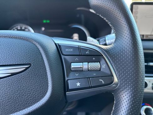 Used 2025 Genesis G70 2.5T image 15