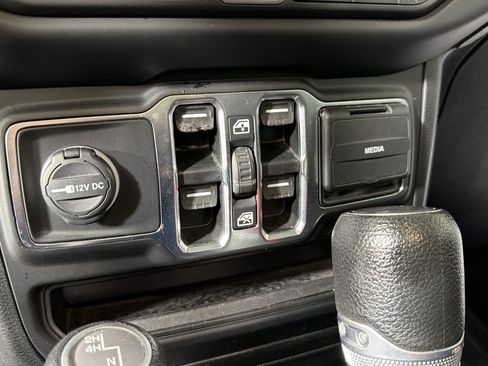 Used 2021 Jeep Wrangler Unlimited Sport AWD/4WD image 19