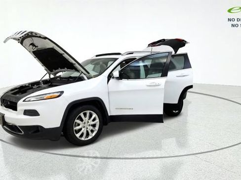 Used 2016 Jeep Cherokee Limited w/ Luxury Group FWD image 14