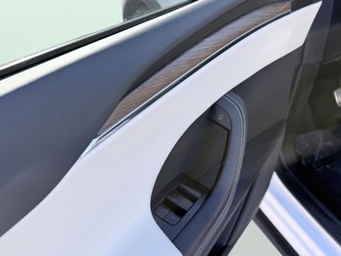 Used 2022 Tesla Model X AWD/4WD image 18