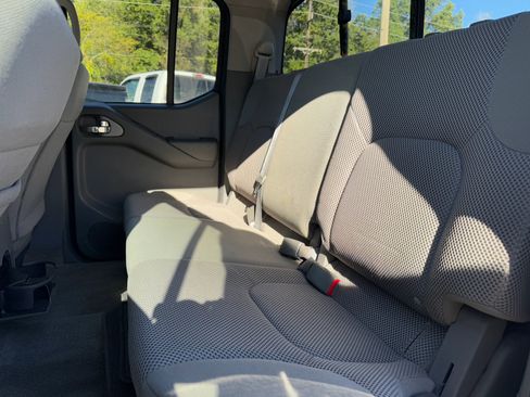 Used 2018 Nissan Frontier SV AWD/4WD image 24