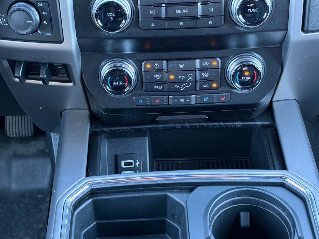 Certified 2019 Ford F350 Platinum w/ Platinum Ultimate Package AWD/4WD image 16