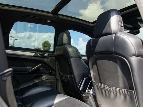 Used 2015 Porsche Cayenne Turbo AWD/4WD image 23