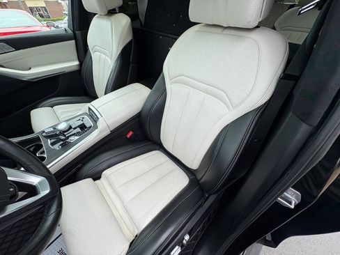 Used 2019 BMW X7 xDrive40i w/ Luxury Seating Package AWD/4WD image 17