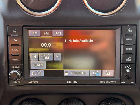 Used 2017 Jeep Compass Latitude AWD/4WD image 17