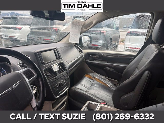 Used 2012 Chrysler Town & Country Touring w/ Entertainment Group #1 FWD image 13