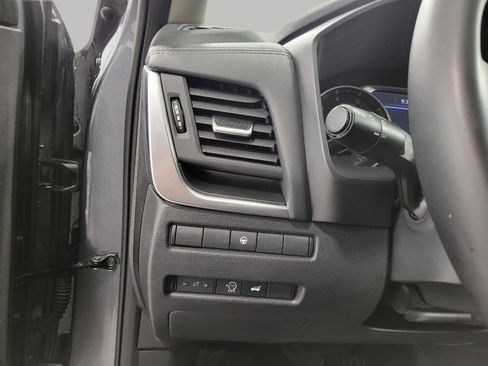 Used 2025 Nissan Rogue SV image 11