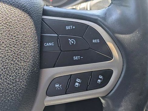 Used 2018 Jeep Cherokee Limited w/ Technology Group AWD/4WD image 12