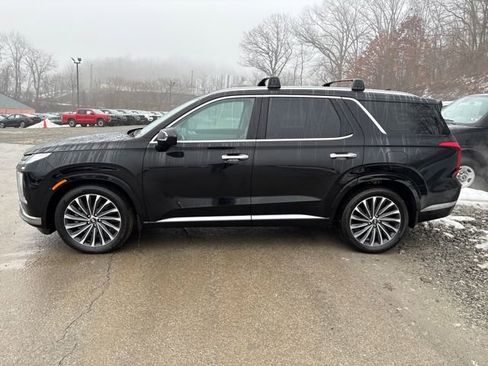 Used 2023 Hyundai Palisade Calligraphy image 2
