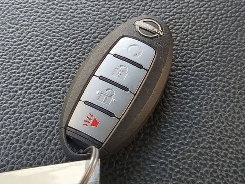 Used 2024 Nissan Titan SV w/ SV Bronze Edition Package image 27