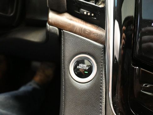 Used 2017 Cadillac Escalade Premium Luxury RWD image 15