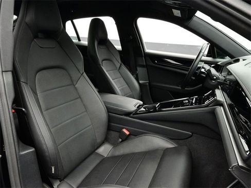 Used 2024 Porsche Panamera 4 image 18
