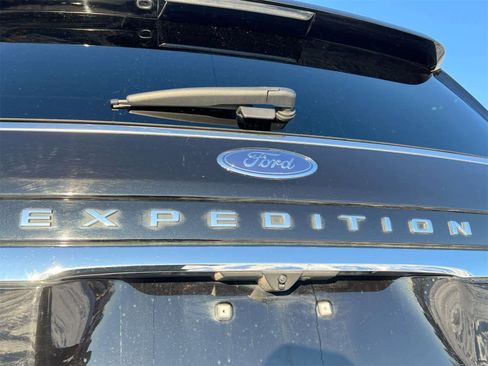 Used 2022 Ford Expedition Max Limited image 12
