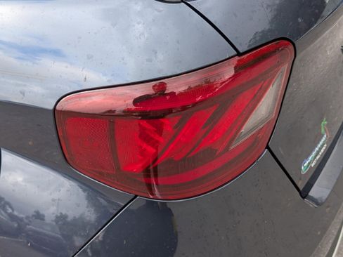 Used 2023 Hyundai Venue Limited image 19