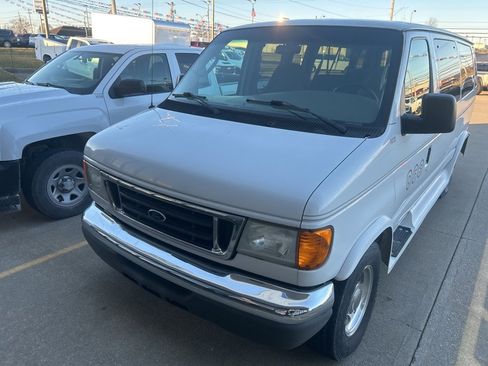 Used 2007 Ford E-350 and Econoline 350 XL image 1