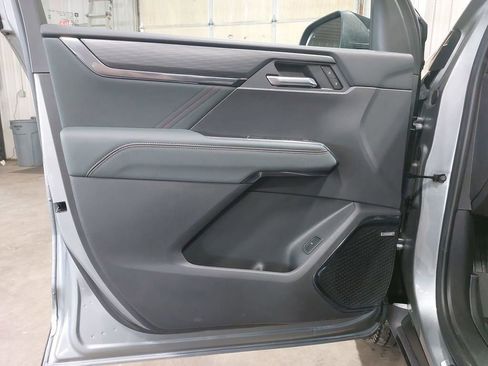 Used 2025 GMC Acadia AT4 w/ Luxury Package AWD/4WD image 30