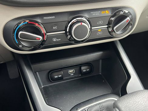 Used 2025 Kia Soul LX w/ LX Technology Package image 20