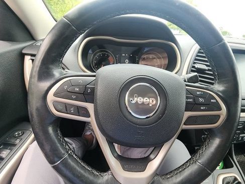 Used 2017 Jeep Cherokee Latitude w/ True North Edition AWD/4WD image 29