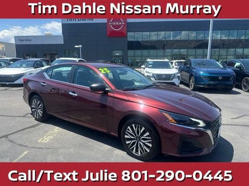 Used 2025 Nissan Altima 2.5 SV AWD/4WD image 1