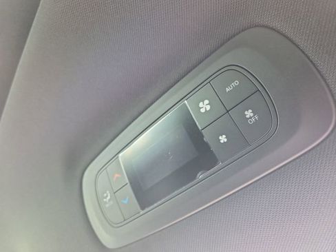 New 2026 Chrysler Pacifica Limited w/ Trailer Tow Group image 36