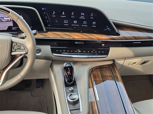 Used 2024 Cadillac Escalade ESV Sport Platinum w/ LPO, ONYX Package image 17