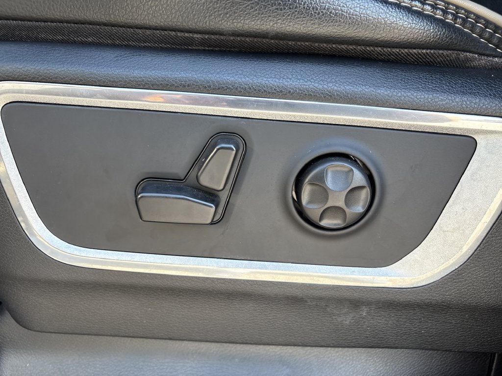 Used 2019 RAM 1500 Laramie AWD/4WD image 12