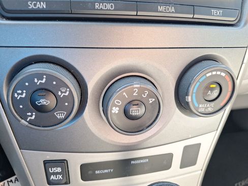 Used 2012 Toyota Corolla LE image 21