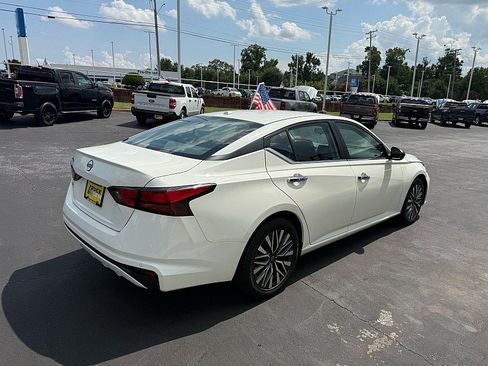 Used 2025 Nissan Altima 2.5 SV FWD image 5