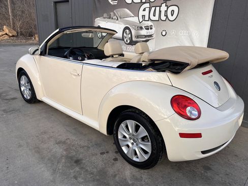Used 2010 Volkswagen Beetle Convertible image 3