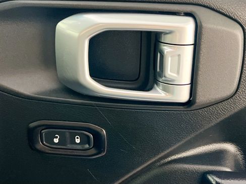 Used 2020 Jeep Wrangler Sport image 32