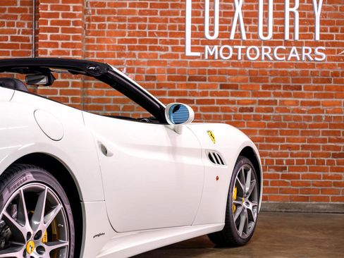Used 2014 Ferrari California image 14