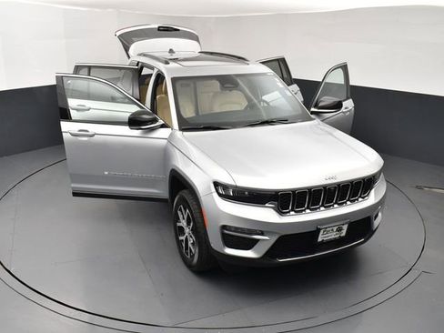 Used 2024 Jeep Grand Cherokee Limited w/ Luxury Tech Group II image 25