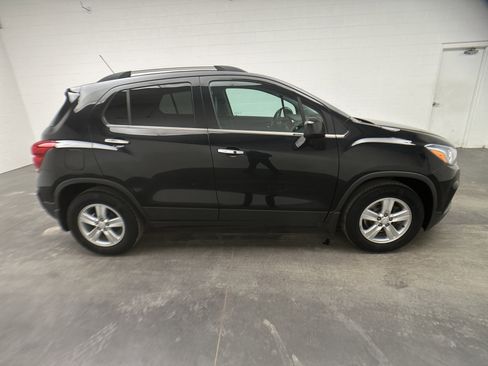 Used 2019 Chevrolet Trax LT w/ LT Convenience Package image 9