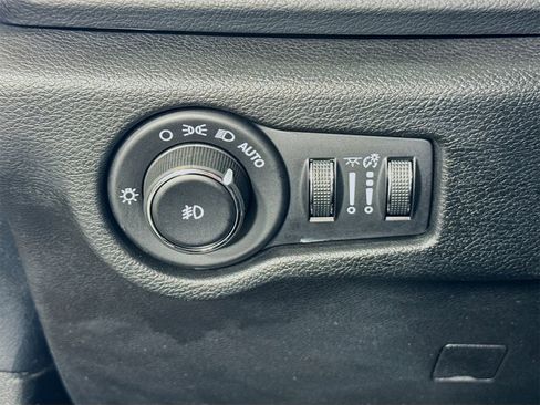 Used 2018 Chrysler Pacifica Touring-L Plus image 11