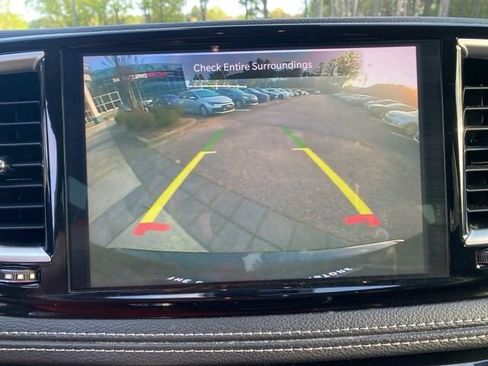 Used 2023 Chrysler Pacifica Touring-L AWD/4WD image 14