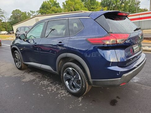Used 2024 Nissan Rogue SV AWD/4WD image 5