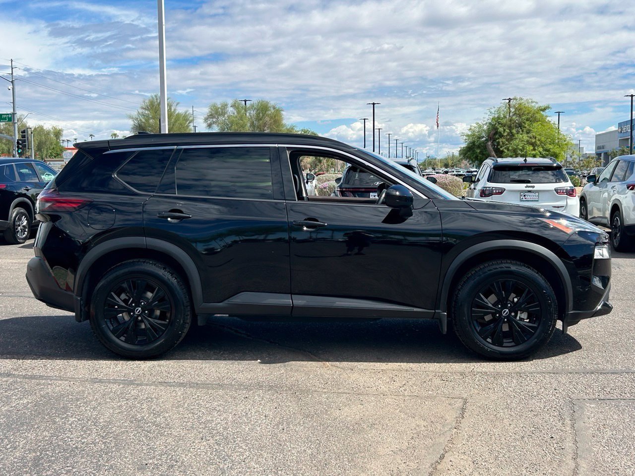 Certified 2023 Nissan Rogue SV w/ SV Premium B Package FWD image 7