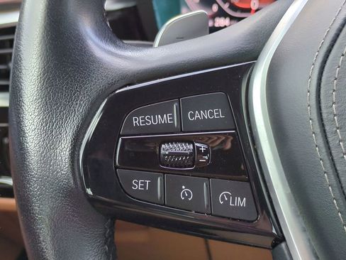 Used 2023 BMW 540i w/ Premium Package image 25