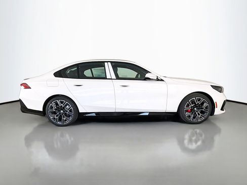 New 2026 BMW 530i RWD image 8