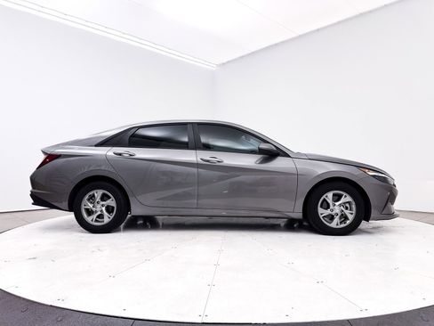 Used 2023 Hyundai Elantra SE image 32