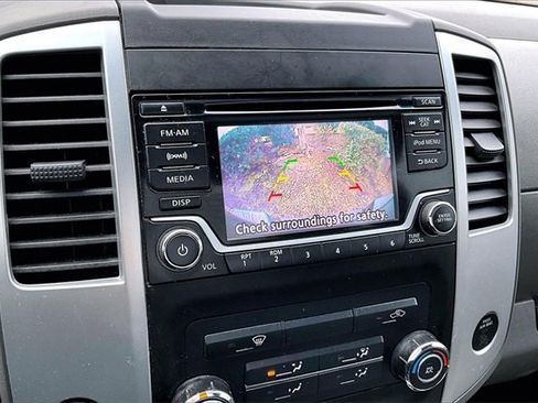 Used 2018 Nissan Frontier SV image 13