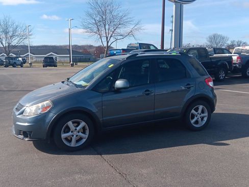 Used 2009 Suzuki SX4 AWD Hatchback w/ Touring Pkg image 8
